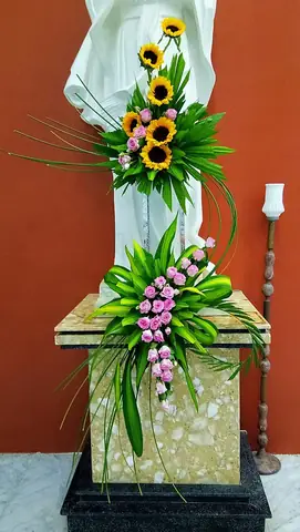 Các Kiểu Cắm Hoa Nhà Thờ