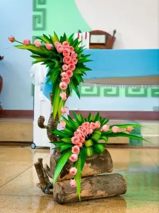 Các Mẫu Cắm Hoa Nhà Thờ Công Giáo