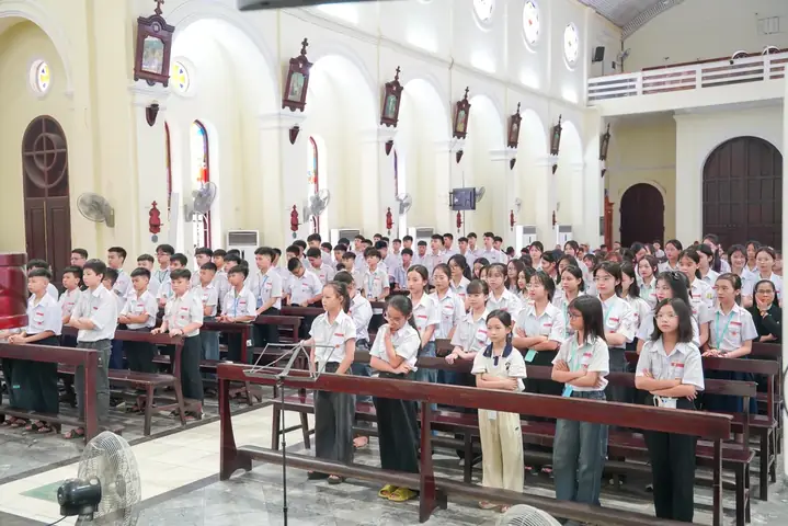 Cách Đệm Đàn Nhà Thờ