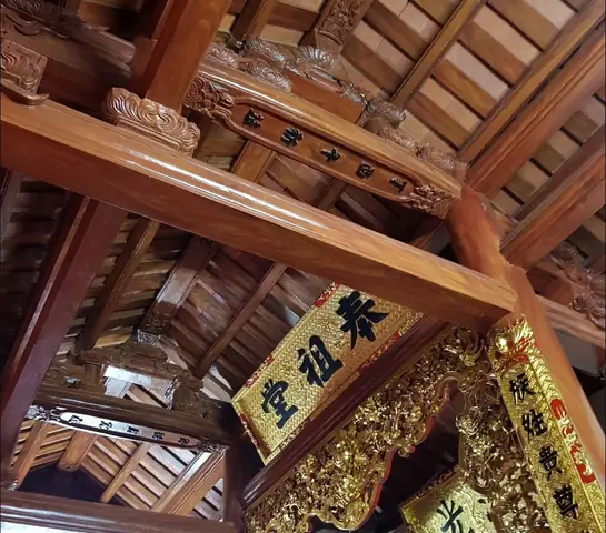 Chữ Trên Nóc Nhà Thờ Chữ Trên Nóc Nhà Thờ