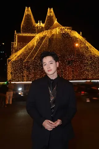 Chụp Hình Ở Nhà Thờ Đức Bà