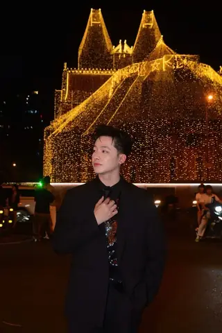 Chụp Hình Ở Nhà Thờ Đức Bà