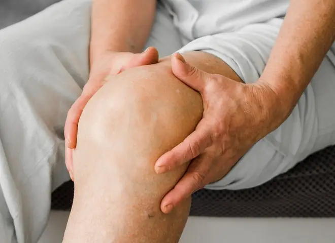 Đầu Gối Củ Lạc Tướng Số