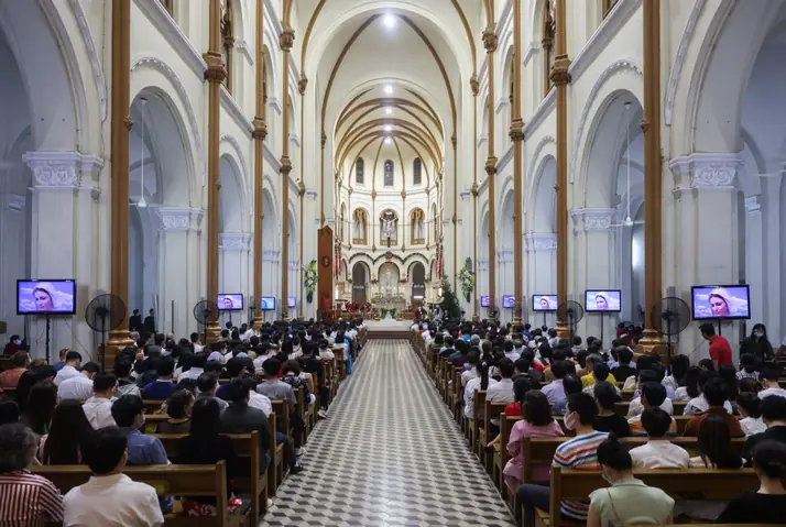 Đi Lễ Nhà Thờ Đi Lễ Nhà Thờ