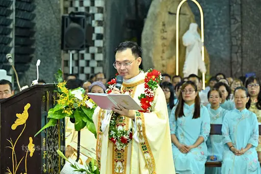 Giờ Lễ Các Nhà Thờ Tphcm
