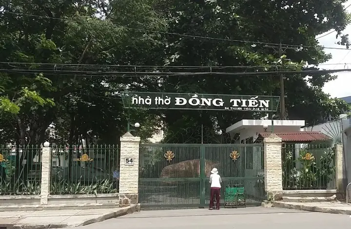 Giờ Lễ Giáng Sinh Nhà Thờ Đồng Tiến