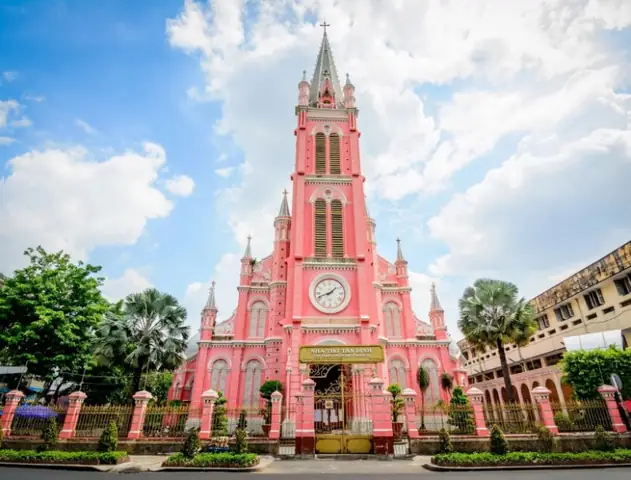 Giờ Lễ Giáng Sinh Nhà Thờ Tân Định