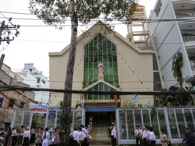 Giờ Lễ Nhà Thờ Hòa Hưng Quận 10