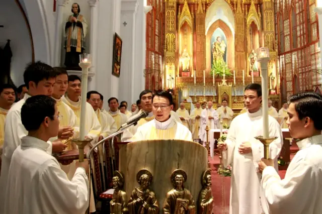 Giờ Lễ Nhà Thờ Lớn Hà Nội