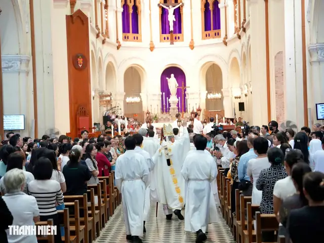 Giờ Tham Quan Nhà Thờ Đức Bà