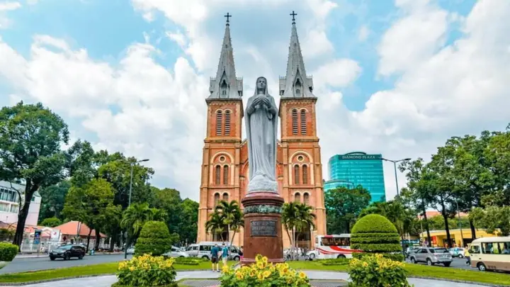 Giới Thiệu Nhà Thờ Đức Bà Bằng Tiếng Anh
