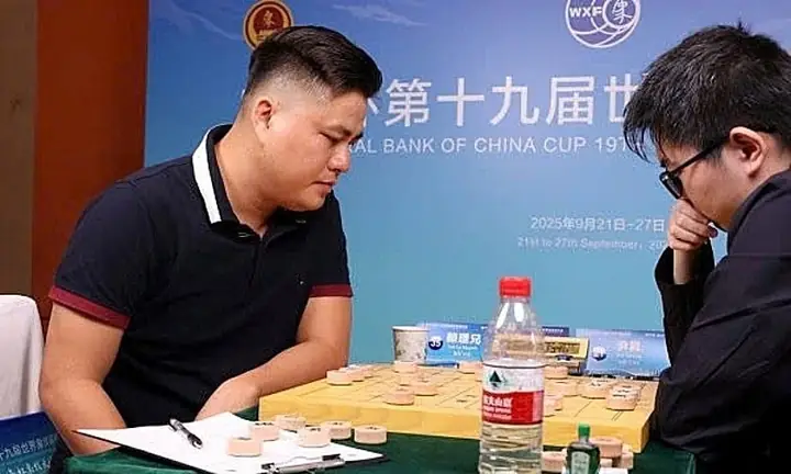 Kỳ Thủ Cờ Tướng Số 1 Trung Quốc