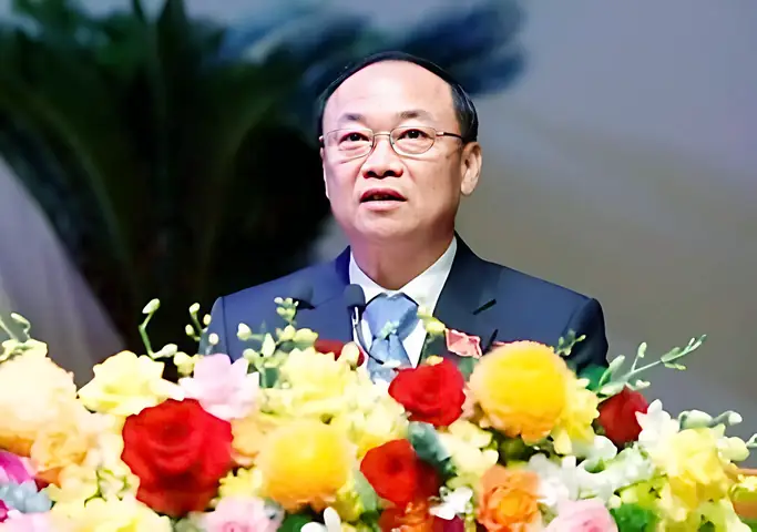 Mắt Hạt Điều Tướng Số