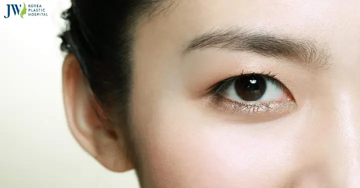 Mắt Lá Răm Tướng Số