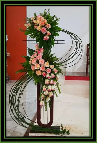 Mẫu Cắm Hoa Nhà Thờ