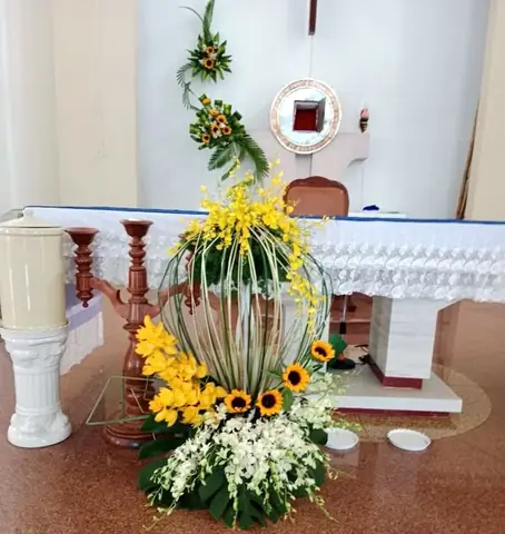 Mẫu Cắm Hoa Trong Nhà Thờ Mẫu Cắm Hoa Trong Nhà Thờ
