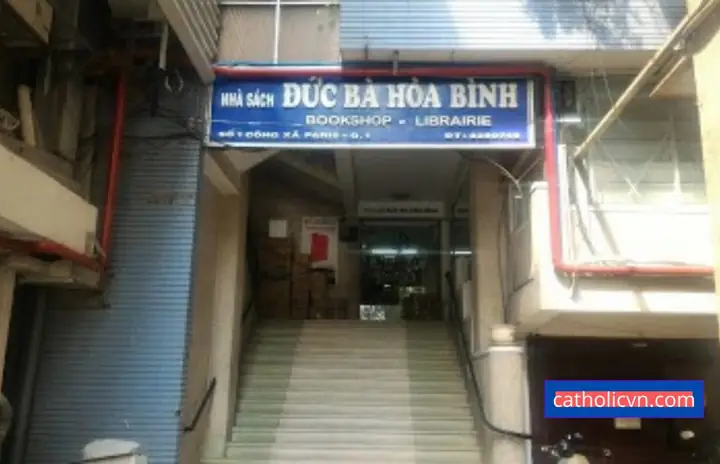 Nhà Sách Hòa Bình Nhà Thờ Đức Bà