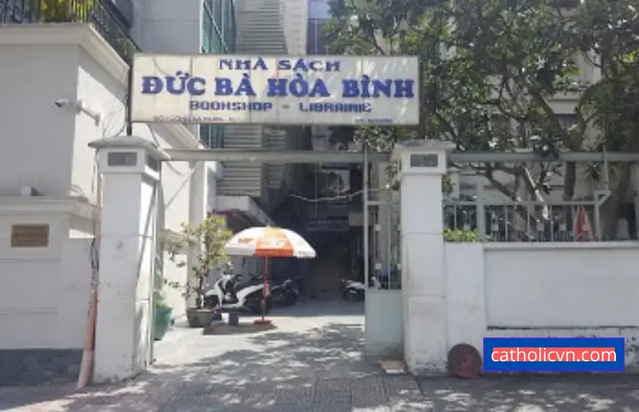 Nhà Sách Hòa Bình Nhà Thờ Đức Bà
