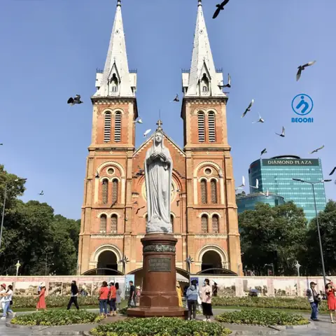 Nhà Sách Hòa Bình Nhà Thờ Đức Bà