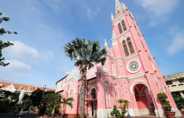 Nhà Sách Nhà Thờ Tân Định