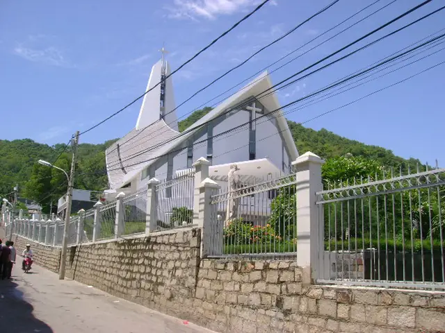 Nhà Thờ Bến Đá