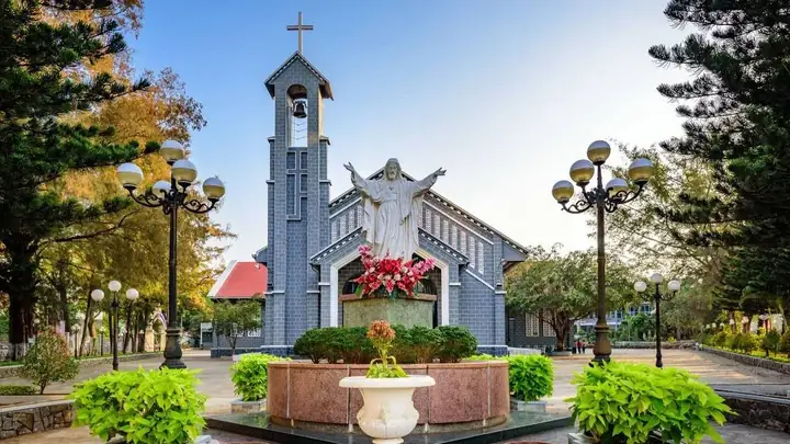 Nhà Thờ Chính Tòa Ban Mê Thuột Nhà Thờ Chính Tòa Ban Mê Thuột