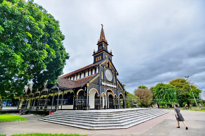Nhà Thờ Chính Tòa Kon Tum