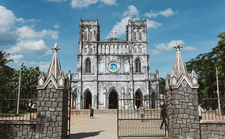 Nhà Thờ Cổ Mằng Lăng