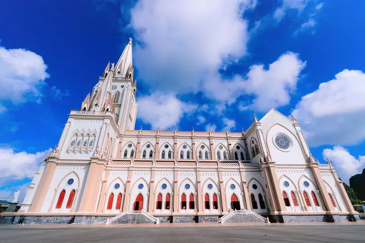 Nhà Thờ Cổ Nhất Việt Nam