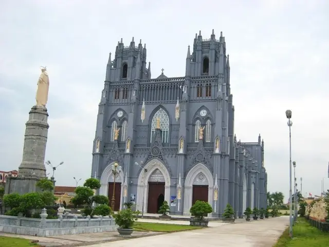 Nhà Thờ Cổ Nhất Việt Nam