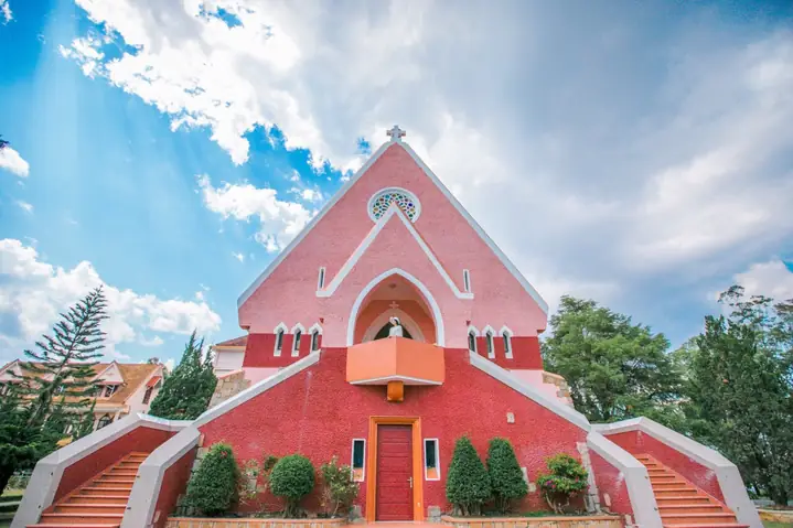 Nhà Thờ Domaine De Marie