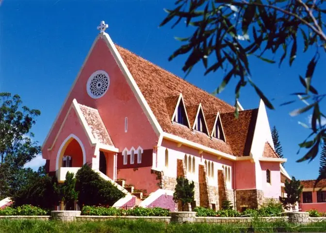 Nhà Thờ Domaine De Marie Lãnh Địa Đức Bà Nhà Thờ Domaine De Marie Lãnh Địa Đức Bà