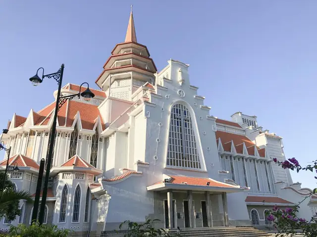 Nhà Thờ Dòng Chúa Cứu Thế