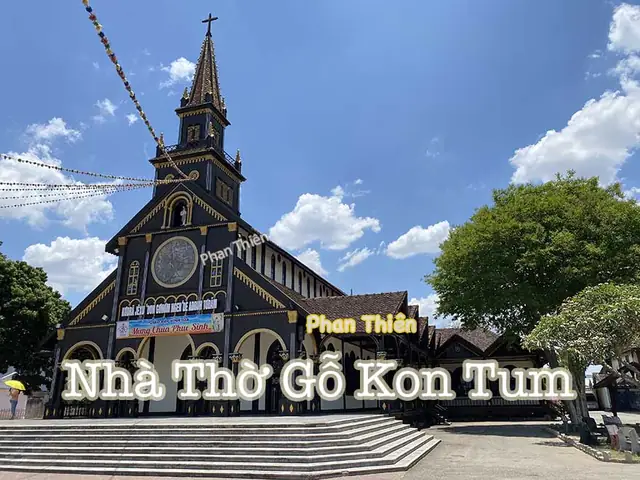 Nhà Thờ Gỗ Ở Kon Tum