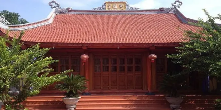 Nhà Thờ Họ Bằng Gỗ