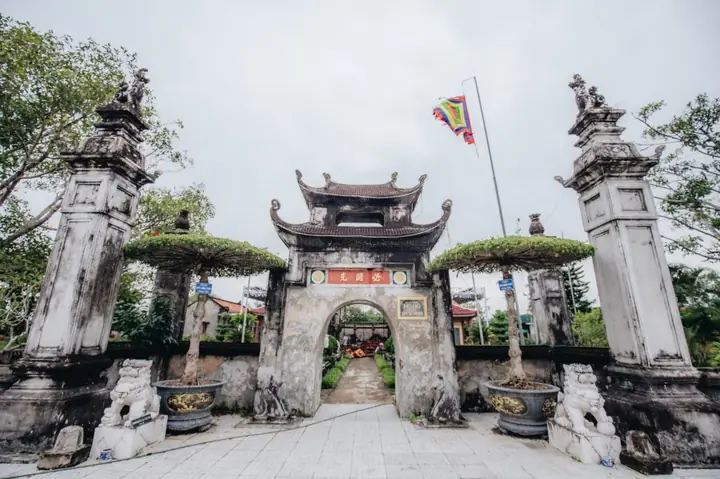 Nhà Thờ Họ Hồ Ở Quỳnh Đôi