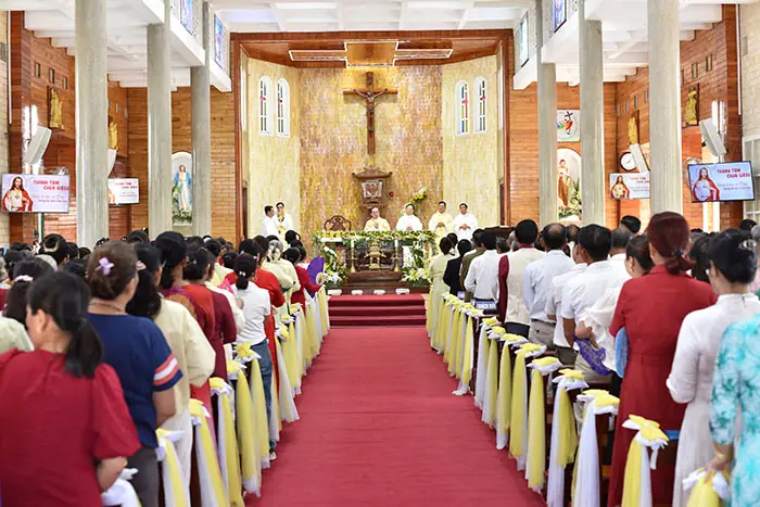 Nhà Thờ Lăng Cô