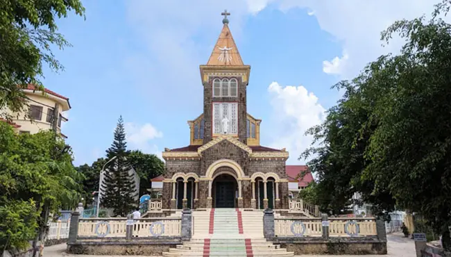 Nhà Thờ Lăng Cô