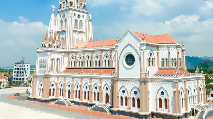 Nhà Thờ Lãng Vân