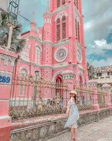 Nhà Thờ Màu Hồng