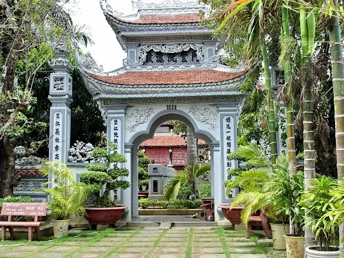 Nhà Thờ Nguyễn Tấn Dũng Nhà Thờ Nguyễn Tấn Dũng