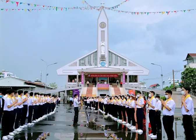 Nhà Thờ Nữ Vương Hòa Bình Nhà Thờ Nữ Vương Hòa Bình