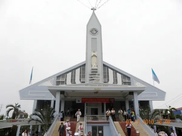 Nhà Thờ Nữ Vương Hòa Bình