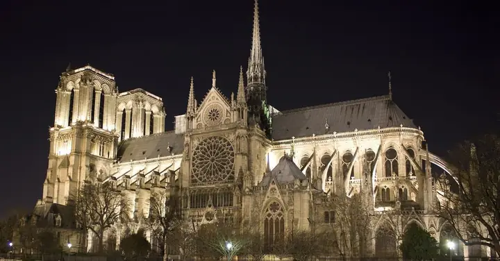 Nhà Thờ Paris