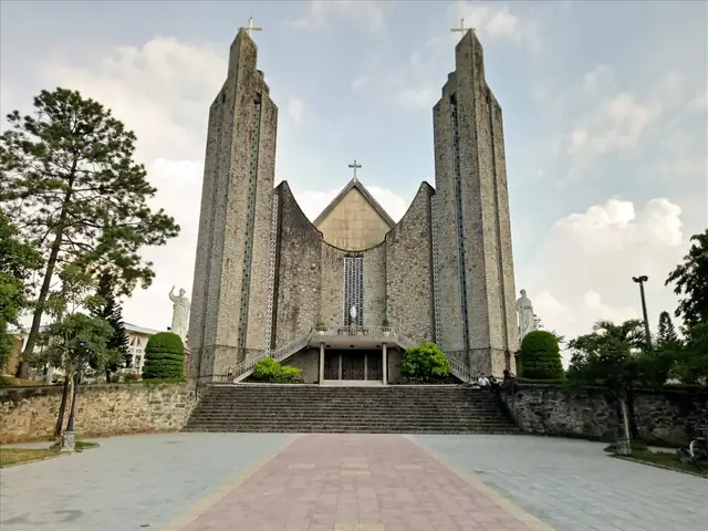 Nhà Thờ Phủ Cam