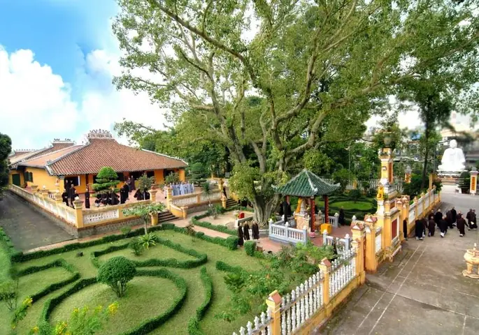 Nhà Thờ Thiên Ân Quận Tân Phú