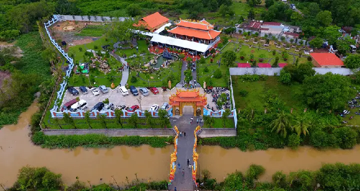 Nhà Thờ Tổ Nghiệp Của Hoài Linh