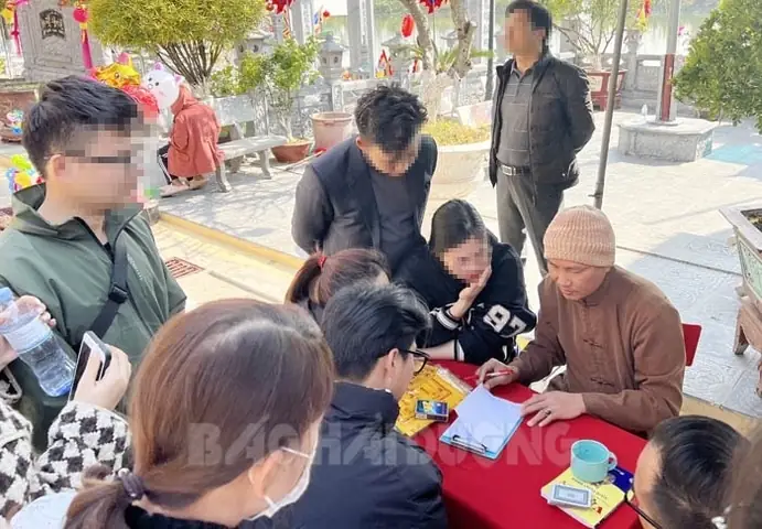 Thầy Bói Xem Tướng Số
