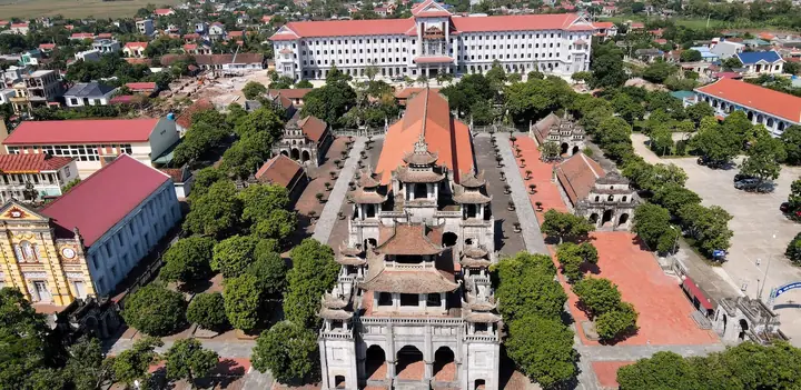 Toàn Cảnh Nhà Thờ Đá Phát Diệm