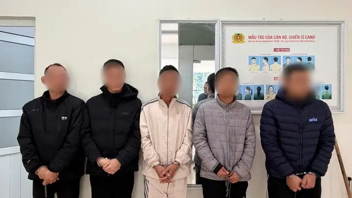 Tóc Quăn Tướng Số